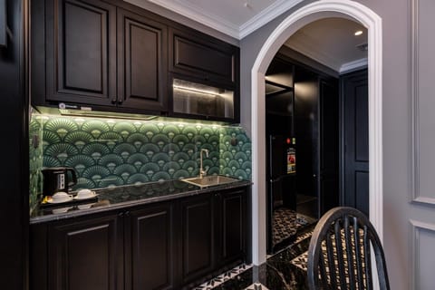 Signature Studio | In-room dining