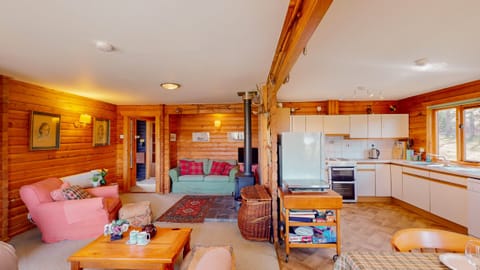 The L shaped living area & kitchen makes a great social space