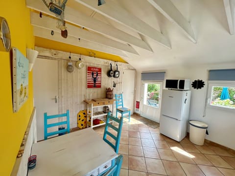 Kitchen with access to terrace