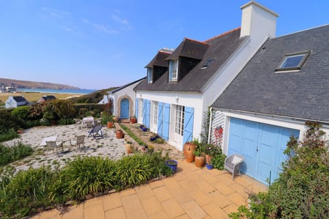 View of Pointe du Raz and Baie des Trépassés