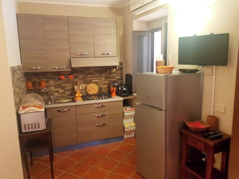 Basic Triple Room | Private kitchen