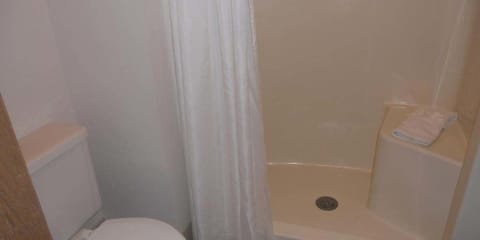 Standard Room, 2 Queen Beds | Bathroom | Combined shower/tub, free toiletries, hair dryer