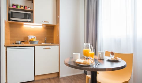 Studio Double Or Twin | Private kitchenette | Fridge, microwave, stovetop, electric kettle