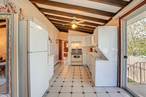 House (2 Bedrooms) | Private kitchen | Microwave, oven, stovetop, dishwasher