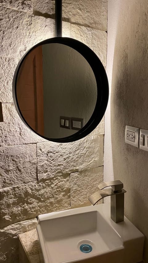 Deluxe Room | Bathroom | Hair dryer, towels, soap, shampoo