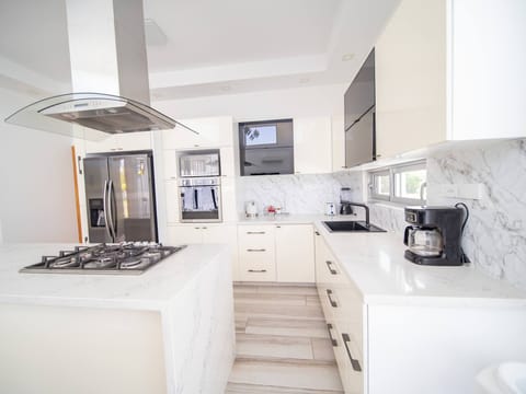 Apartment, 2 Bedrooms, Private Pool, Garden View | Private kitchen