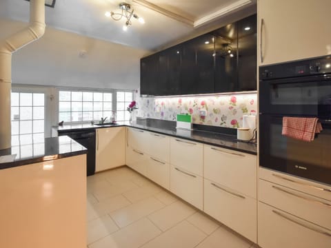 Kitchen | Nether Auchlinsky Cottage, Glendevon
