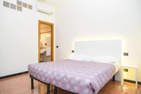 Comfort Double or Twin Room | Desk, free WiFi