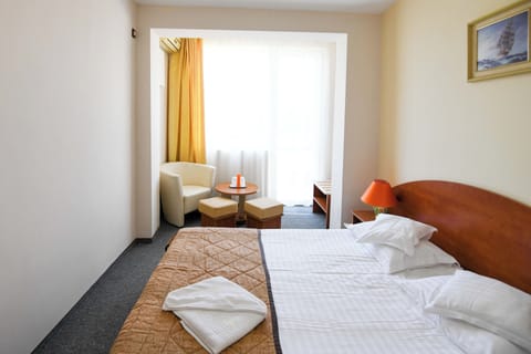 Double Room, Balcony | In-room safe, free WiFi, bed sheets