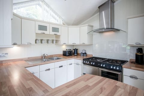 5 Manor Lodge - 2 Bedroom Lodge - Pendine (19232)