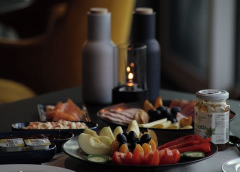 Daily continental breakfast (NOK 265 per person)
