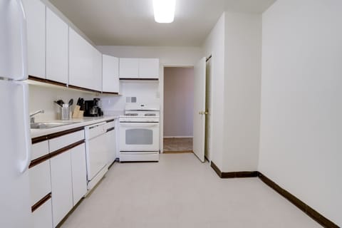 Comfort Apartment, 3 Bedrooms, City View | Private kitchen | Fridge, microwave, oven, dishwasher