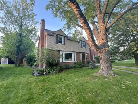 Located 1 mile from the edge of campus, it’s an easy walk to Notre Dame.