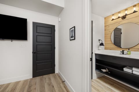 Main Level: Bedroom 2, Cirrus, w king bed & ensuite bathroom