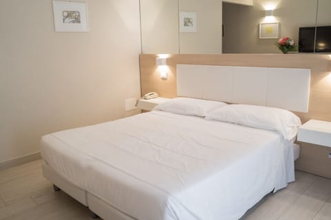 Superior Double Room | Minibar, in-room safe, desk, soundproofing