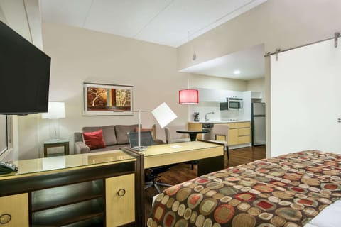 Studio Suite, 1 King Bed with Sofa bed, Non Smoking | Premium bedding, in-room safe, desk, iron/ironing board