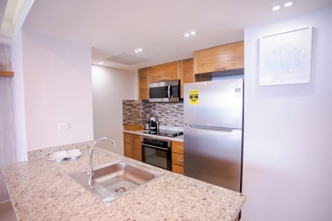 Deluxe Apartment, Sea View | Private kitchen | Fridge, microwave, toaster, blender