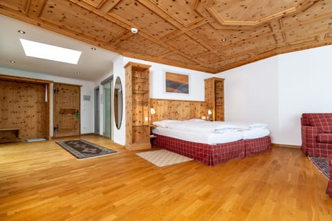 Junior Suite | Minibar, in-room safe, desk, free WiFi