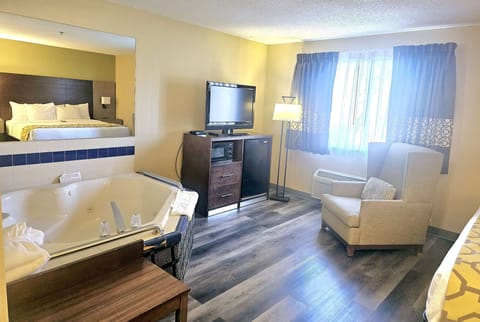 Studio Suite, 1 King Bed, Accessible, Hot Tub (Mobility) | Desk, blackout drapes, iron/ironing board, free cribs/infant beds