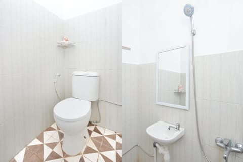 Deluxe Double Room | Bathroom | Shower, towels, soap