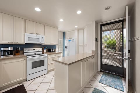 Fully stocked kitchen for all your cooking needs