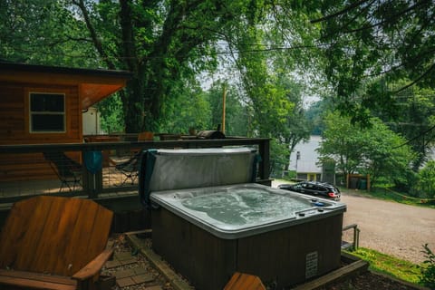 From sunrise soaks to starry-night dips, this hot tub promises relaxation and a view you'll never forget.