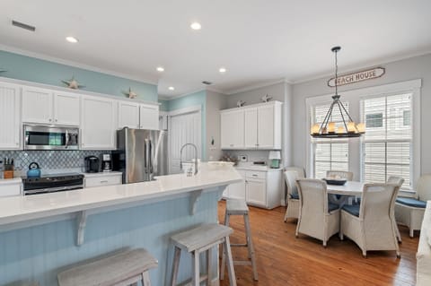 Salty Seagull - Seacrest - First Floor - Kitchen/Dining Area