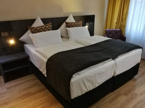 Deluxe Double Room | Premium bedding, down comforters, pillowtop beds, in-room safe