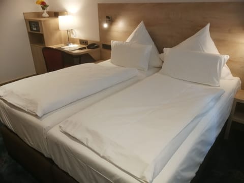 Deluxe Double Room | Premium bedding, down comforters, pillowtop beds, in-room safe