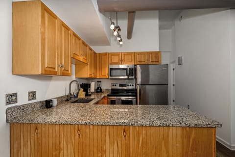 Deluxe Apartment, 2 Bedrooms, Non Smoking, 2 Bathrooms | Private kitchen | Full-size fridge, microwave, stovetop, coffee/tea maker