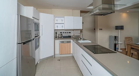 Deluxe Apartment, City View | Private kitchen | Fridge, microwave, cookware/dishes/utensils