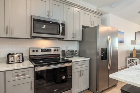 006 Wine n' Sea Kitchen Stove and Microwave Hood