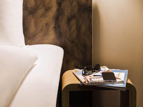 Room, 1 Double Bed, Accessible | Hypo-allergenic bedding, desk, blackout drapes, soundproofing