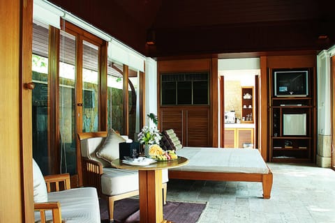 Jacuzzi Villa | Terrace/patio