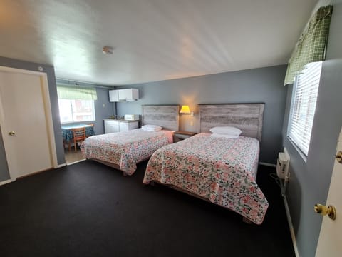 Standard Room, 1 Queen and 1 Double Bed, Kitchenette | WiFi, bed sheets