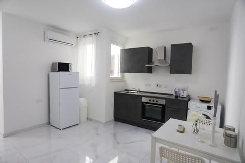 Apartment | Private kitchen | Fridge, microwave, oven, stovetop