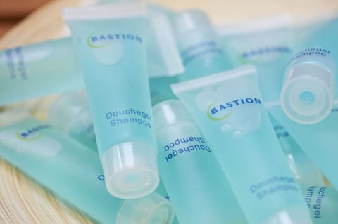 Shower, free toiletries, towels