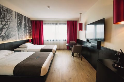 Deluxe Twin kamer, 2 eenpersoonsbedden | In-room safe, desk, laptop workspace, soundproofing