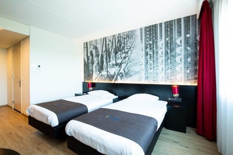 Deluxe Twin kamer, 2 eenpersoonsbedden | In-room safe, desk, laptop workspace, soundproofing