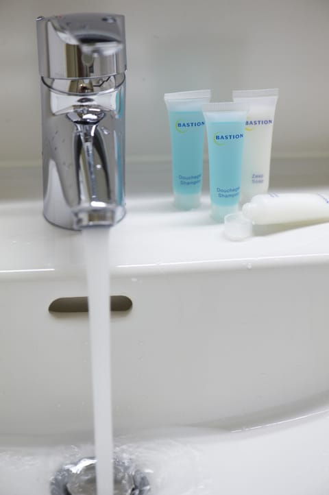 Deluxe Room, 2 Twin Beds | Bathroom sink