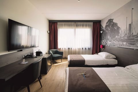 Deluxe Room, 2 Twin Beds | In-room safe, desk, iron/ironing board, free cribs/infant beds