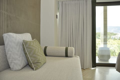 Panorama Suite with view to Temple of Olympian Zeus | Egyptian cotton sheets, premium bedding, memory foam beds, minibar