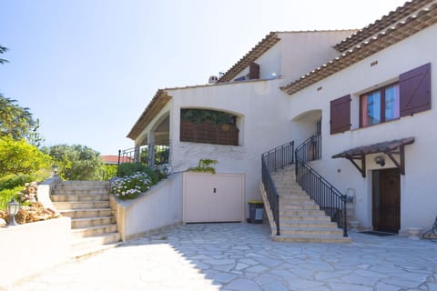 Building Exterior, Garden, Main Entrance