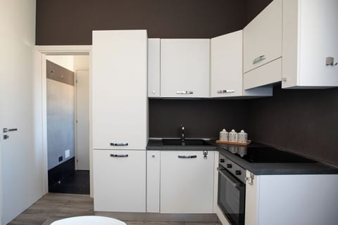 Apartment | Private kitchen | Full-size fridge, oven, stovetop, electric kettle