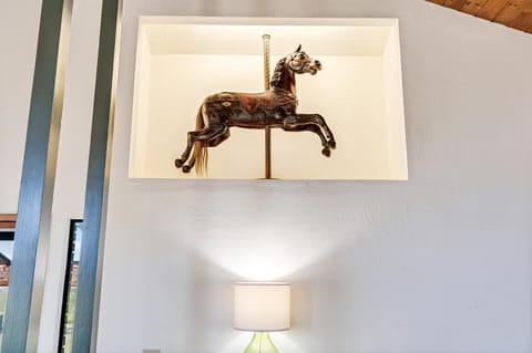 Clever decorations throughout