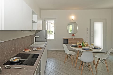 City Apartment | Private kitchen | Fridge, microwave, stovetop, dishwasher