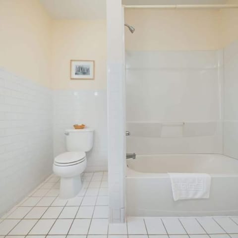 Standard Double Room | Bathroom