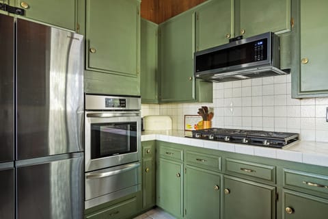 Gas oven, gas 5-burner range, and fridge/freezer.