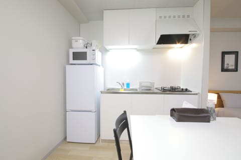 Standard Room, Non Smoking, Kitchen (603) | Private kitchen | Fridge, microwave, stovetop, electric kettle