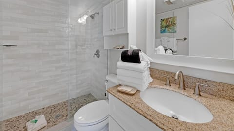 Condo, 1 King Bed with Sofa bed (Sandpiper Cove 2062) | Bathroom